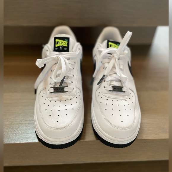 Nike Air Force 1 Low ‘NY vs NY’ white leather upper with black logo Men’s size 6 - Picture 3 of 9